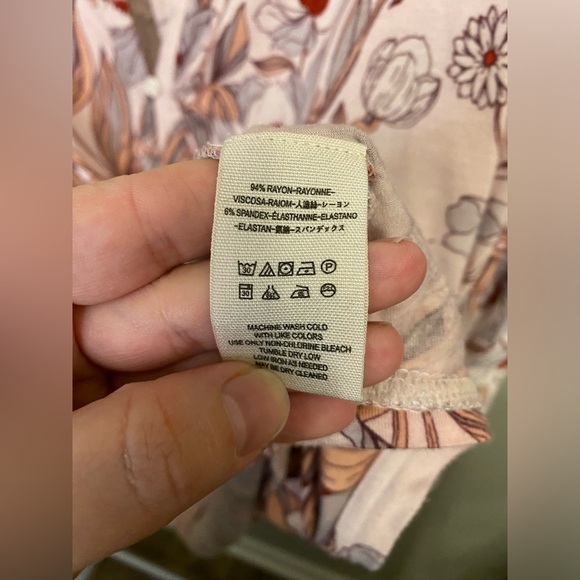 Free People keepin’ on floral top - Picture 4 of 15